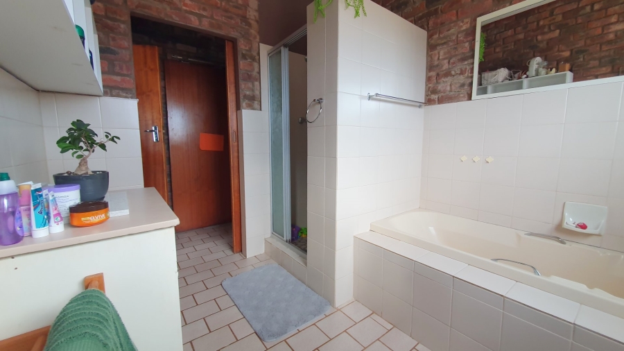 5 Bedroom Property for Sale in Dana Bay Western Cape